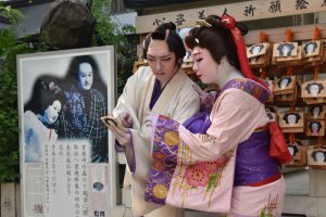 お初と徳兵衛の曽根崎デート 〜スーパー兄弟 龍美麗総座長・三代目南條隆座長登場! 「まちに飛び出す旅役者」シリーズ第6弾・露天神社(お初天神)ロケレポート ?