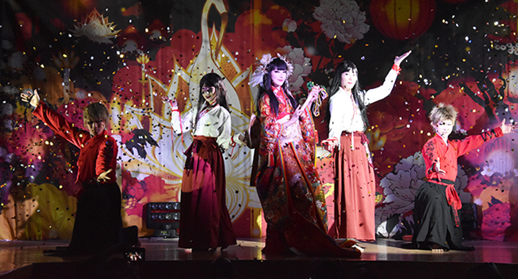 「本当に幸せ」橘鈴丸座長、愛いっぱいの座長5周年記念特別公演 第3部舞踊ショー 「本当に幸せ」橘鈴丸座長、愛いっぱいの座長5周年記念特別公演 第3部舞踊ショー