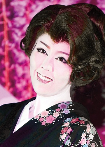 姫野まゆ