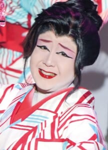 里見ベティ写真画像