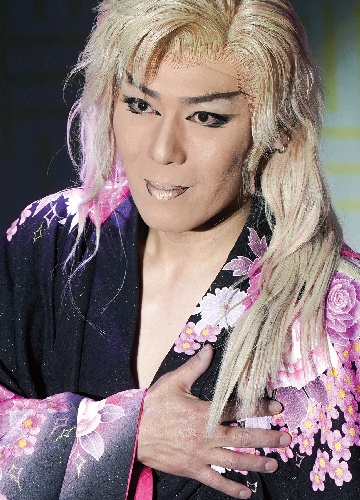 橘魅乃瑠